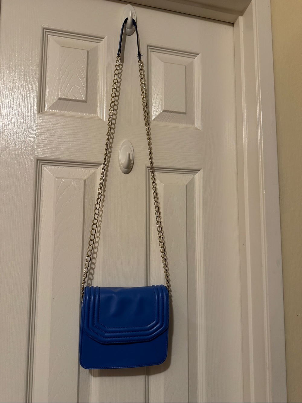 BCBGeneration A Crossbody Bag with Chain Strap - Picture 2 of 6
